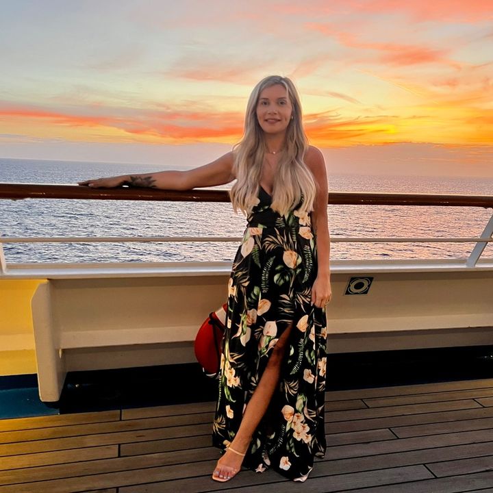 Profile Picture of   Amanda Rae 🦋... (@amandaraeelliott) on Tiktok