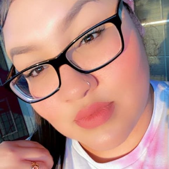 Profile Picture of Maxine Amador (@maxuhrella) on Poshmark