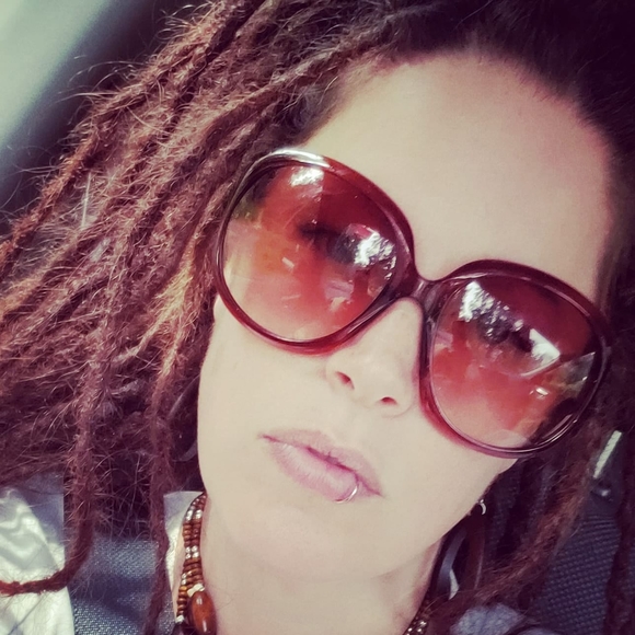 Profile Picture of Shannon Donovan (@shaydlovely) on Poshmark