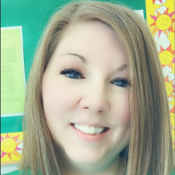 Profile Picture of Jennifer Scarbro (@jscarbro82) on Poshmark