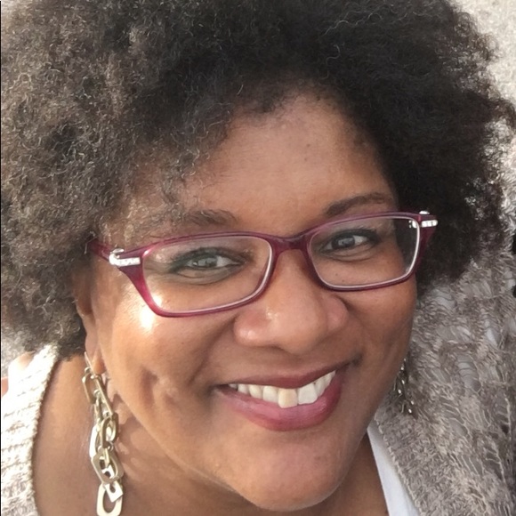 Profile Picture of Debra Knight (@laneydk) on Poshmark