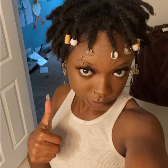 Profile Picture of Kara Webb (@karawebb965) on Poshmark