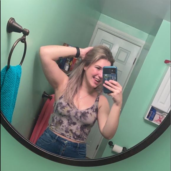 Profile Picture of Alexa Walsh (@alexawalsh8) on Poshmark