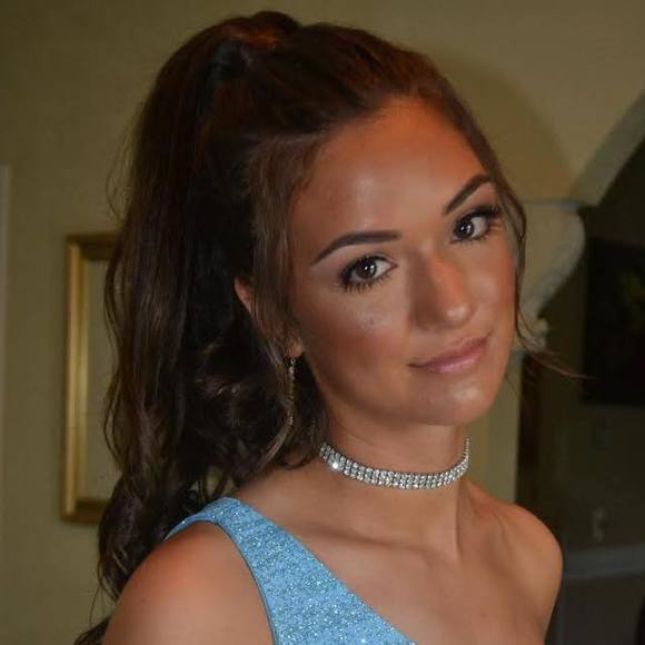 Profile Picture of Taylor Buckley (@taylorbuckley52) on Poshmark