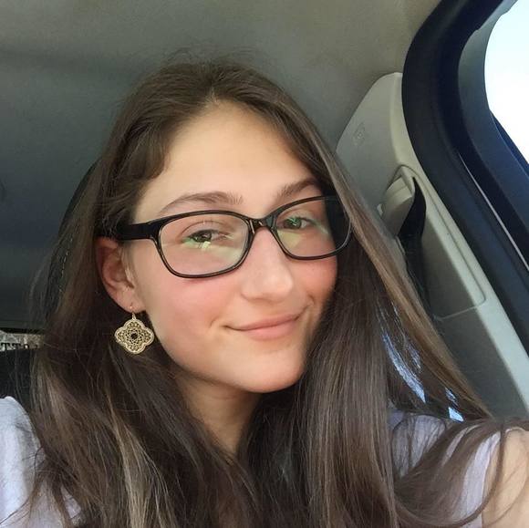 Profile Picture of Hannah Eidsness (@marshmallows321) on Poshmark