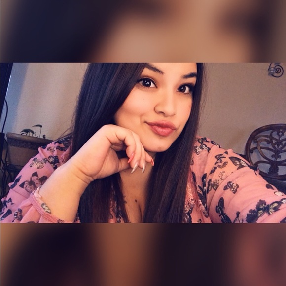 Profile Picture of Angelia Potwin (@angeliapotwin) on Poshmark