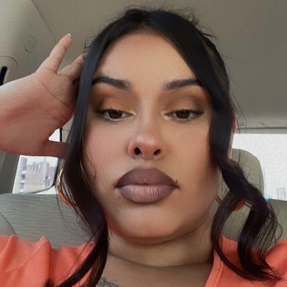 Yadieliz Poncedeleon - Poshmark Profile Picture of Yadieliz Poncedeleon (@6517522) on Poshmark