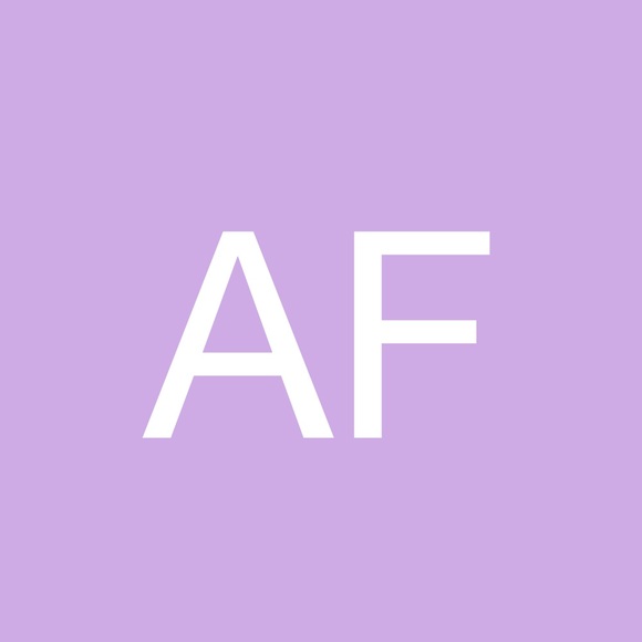 Profile Picture of Anna Filimonova (@annastfil) on Poshmark