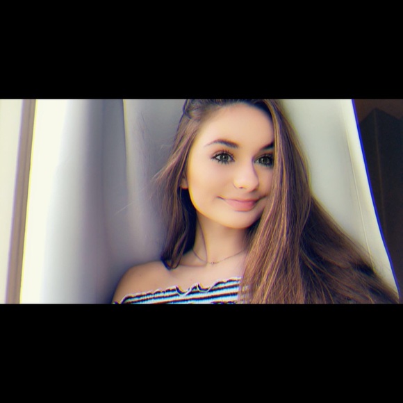 Profile Picture of Sammy Millen (@samanthamillen) on Poshmark