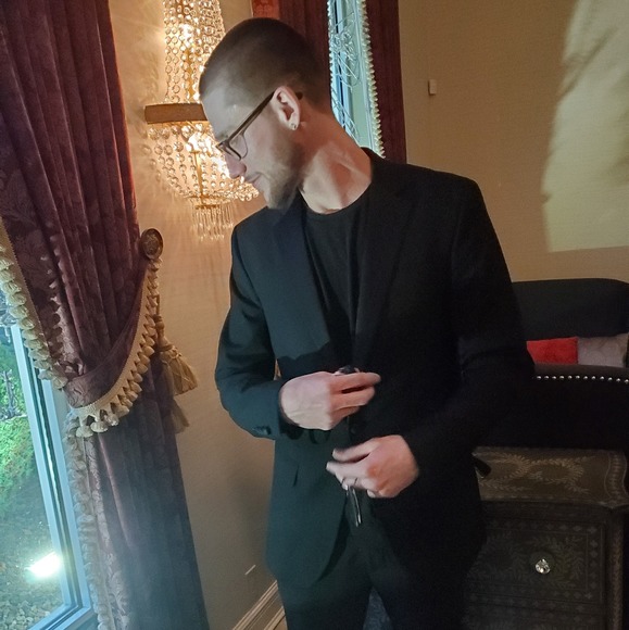 Profile Picture of Cody Poppenberg (@codypoppenberg) on Poshmark