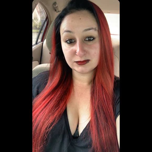 Julianne Kessler - Poshmark Profile Picture of Julianne Kessler (@juliannekessler) on Poshmark