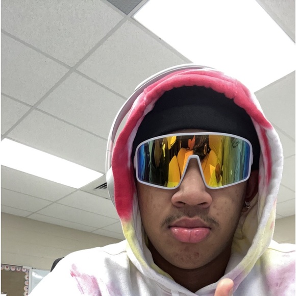 Profile Picture of Tony Lowe (@tonylowe0809) on Poshmark