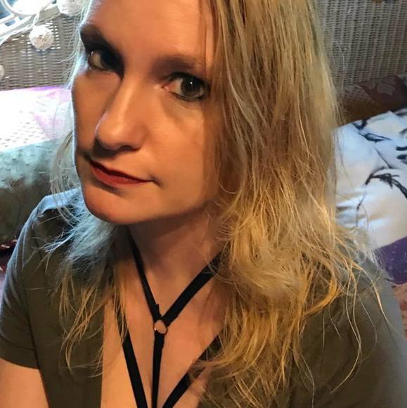 Profile Picture of Mandee Keperling (@strawberrytattu) on Poshmark