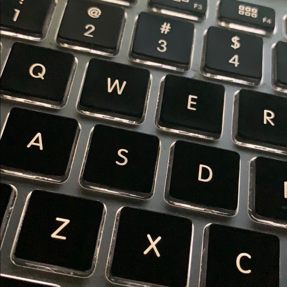 Profile Picture of John Clayton (@jayissobae) on Poshmark