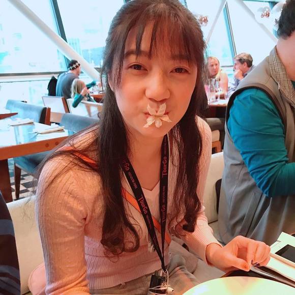 Profile Picture of Mandy Cheng (@cookie80723) on Poshmark