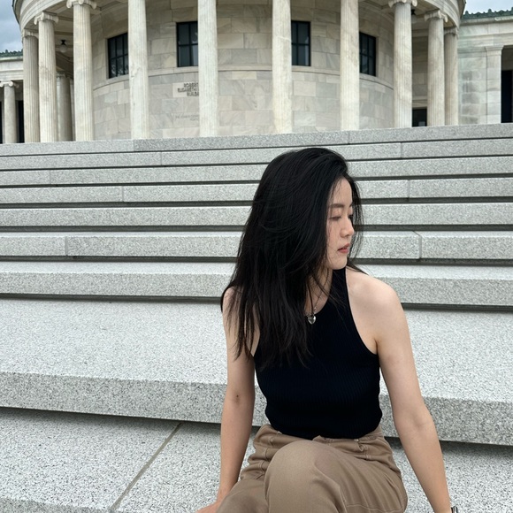 Profile Picture of Min Lu (@luminnn) on Poshmark