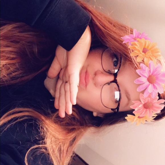 Profile Picture of Alyssa Mihajlovich (@lyssmihajlovich) on Poshmark