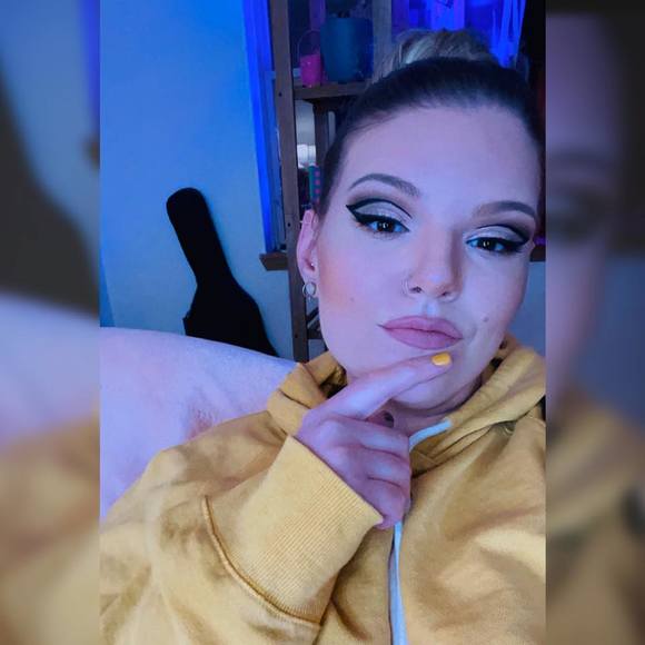 Profile Picture of Heather Kayler (@heatherkayler) on Poshmark