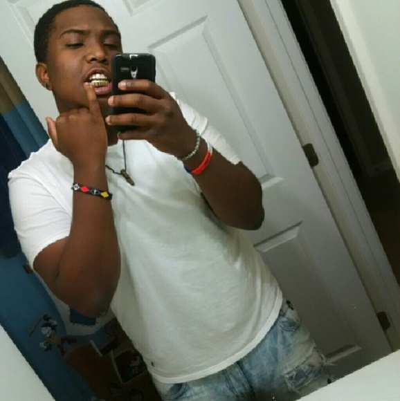 Profile Picture of Larry Reynolds (@lreyn211) on Poshmark