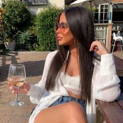 Profile Picture of Nicole Elizabeth Walsh (@NicolexWalsh) on Twitter