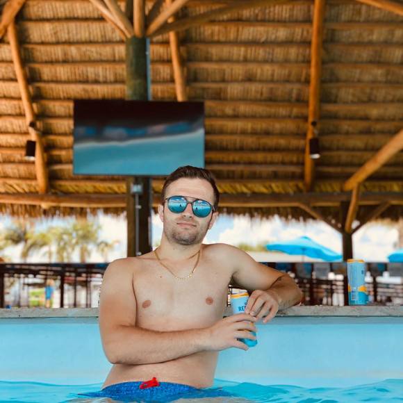 Florens Bardhi - Poshmark Profile Picture of Florens Bardhi (@florens17) on Poshmark