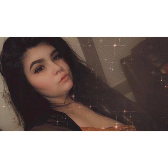 Profile Picture of Carla Foster (@__bbycarl__) on Poshmark