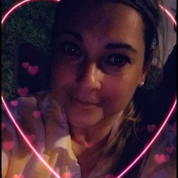 Profile Picture of Adriana Cuellar (@adrianacuellar) on Poshmark