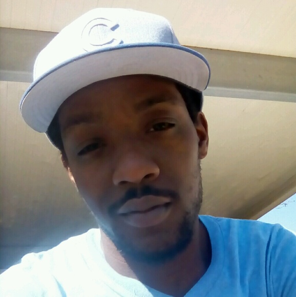 Profile Picture of Emmanuel Wilson (@nickwil25) on Poshmark