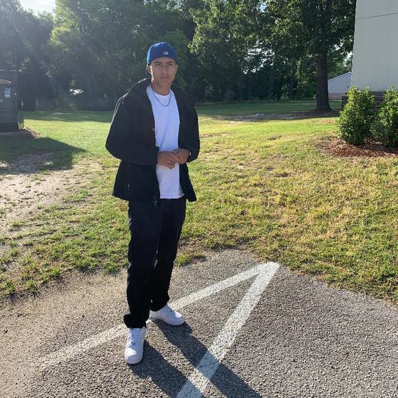 Profile Picture of Jorge Cisneros (@mac_j_1) on Poshmark