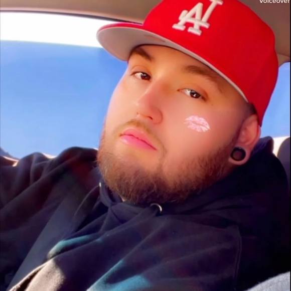 Profile Picture of Dennis Endy (@dennisendy) on Poshmark