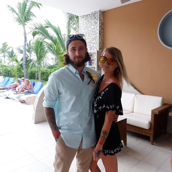 Profile Picture of Joe Hicks (@jhickser) on Poshmark