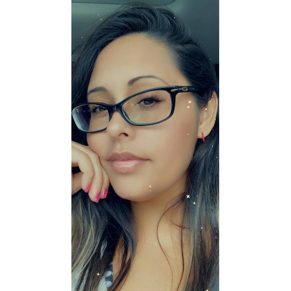 Profile Picture of Linda Camacho (@linda_c13) on Poshmark