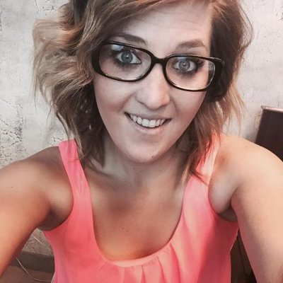 Profile Picture of Sydnee Dawn Pace (@Pugsysue) on Twitter