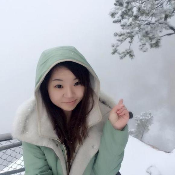 Profile Picture of Iris Xiao (@iamiris603) on Poshmark