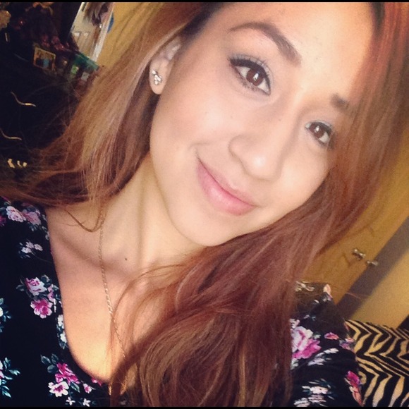 Profile Picture of Lupe Jacobo (@lupejacobo) on Poshmark