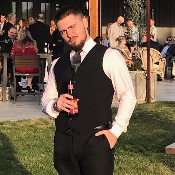 Profile Picture of Matthew Conti (@matthew_conti) on Poshmark