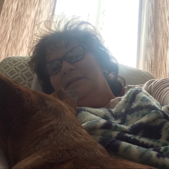 Profile Picture of Joan Reeder (@paulareeder) on Poshmark