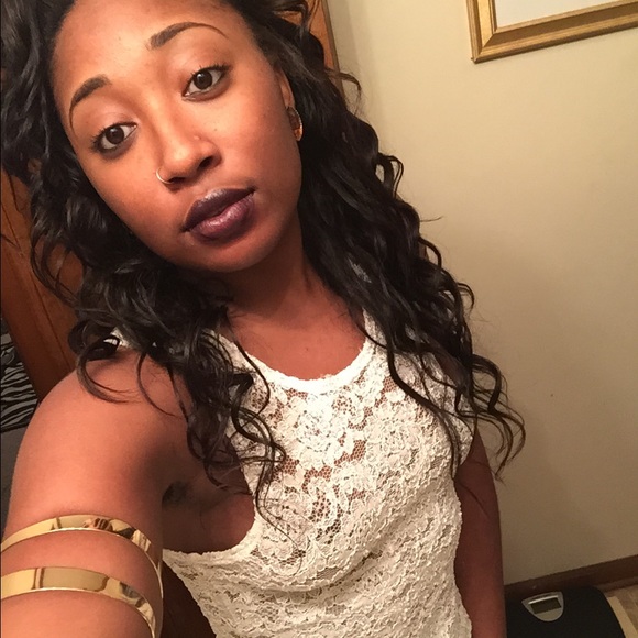 Profile Picture of Asmara Wilder (@assmara) on Poshmark