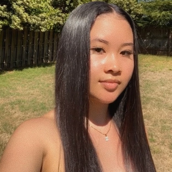 Profile Picture of Kim Nguyen (@kiimjadee) on Poshmark