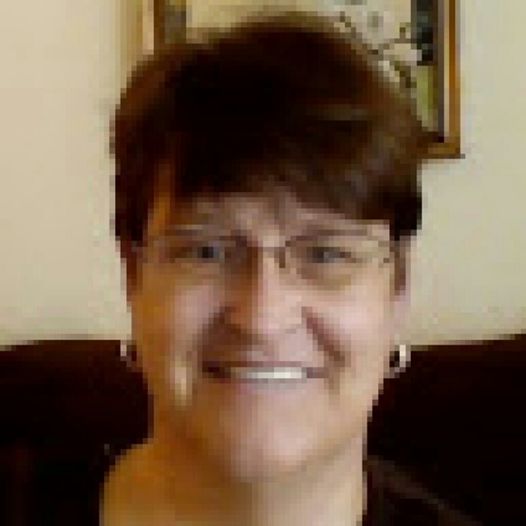 Profile Picture of Gloria Samut (@levestersmom) on Poshmark