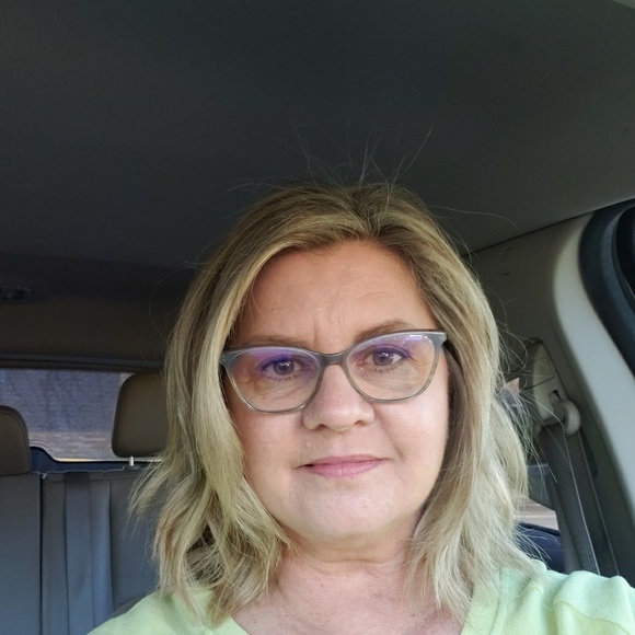 Profile Picture of Lisa Wade (@lisalwade) on Poshmark