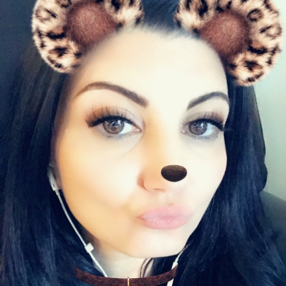 Maria Sweaney - Poshmark Profile Picture of Maria Sweaney (@littleitalymj) on Poshmark