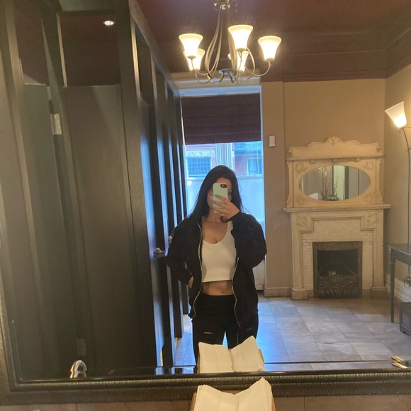 Profile Picture of Lil Schermann (@lilscloset2_0) on Poshmark