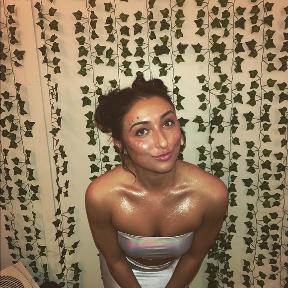 Profile Picture of Natasha Pomponio (@npomp) on Poshmark