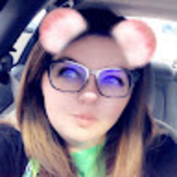 Profile Picture of Madilynne Nading (@madilynne_n) on Poshmark