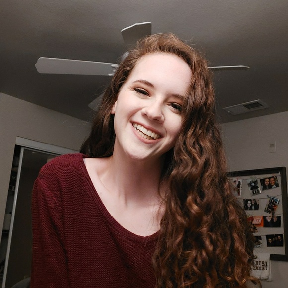 Profile Picture of Annie Novinski (@annie_novinski) on Poshmark