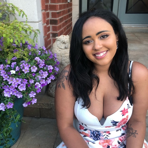 Profile Picture of Hafsah Jasat (@hafsah_jasat) on Poshmark