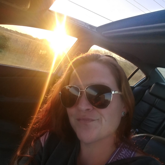 Laurie Fletcher - Poshmark Profile Picture of Laurie Fletcher (@laurie_fletcher) on Poshmark