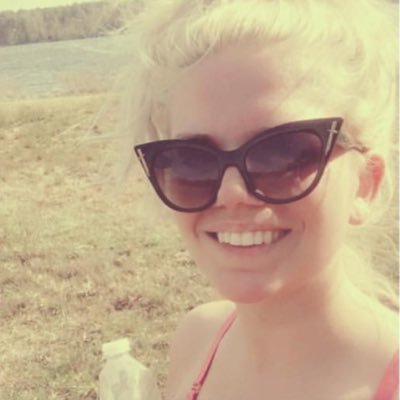 Profile Picture of Amanda Holdsworth (@mandaholdsworth) on Twitter