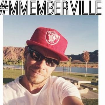 Profile Picture of Christopher (@Glazier84770) on Twitter